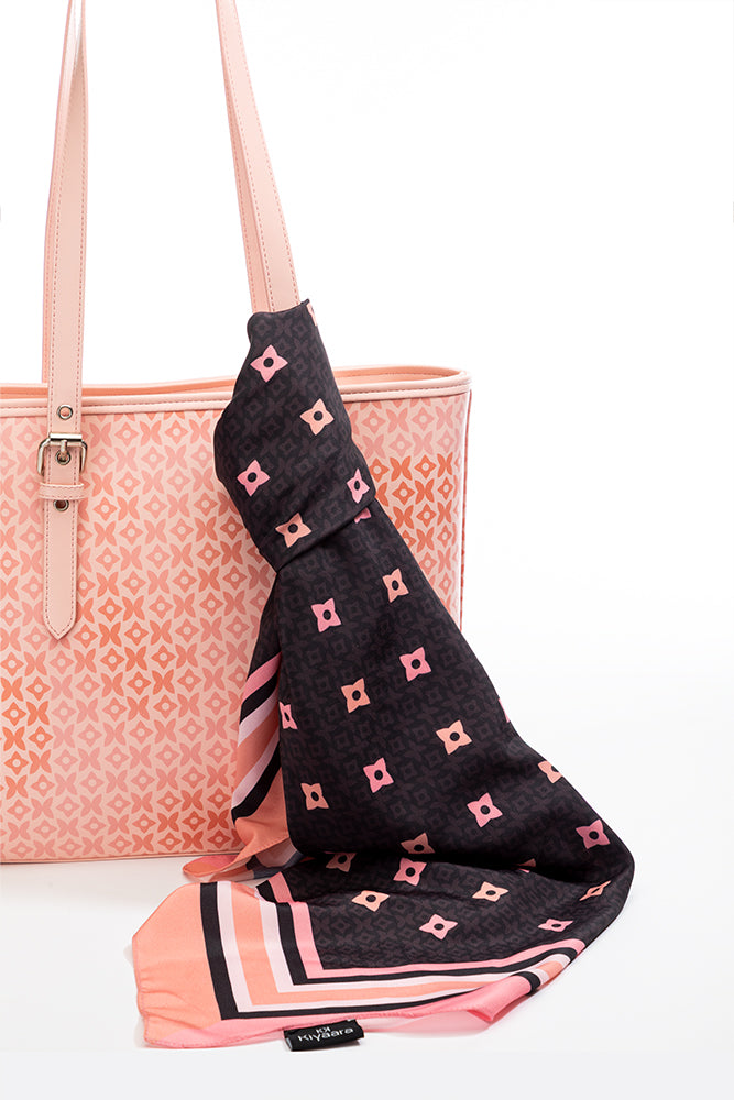 Amaryllis Scarf (36" X 36")