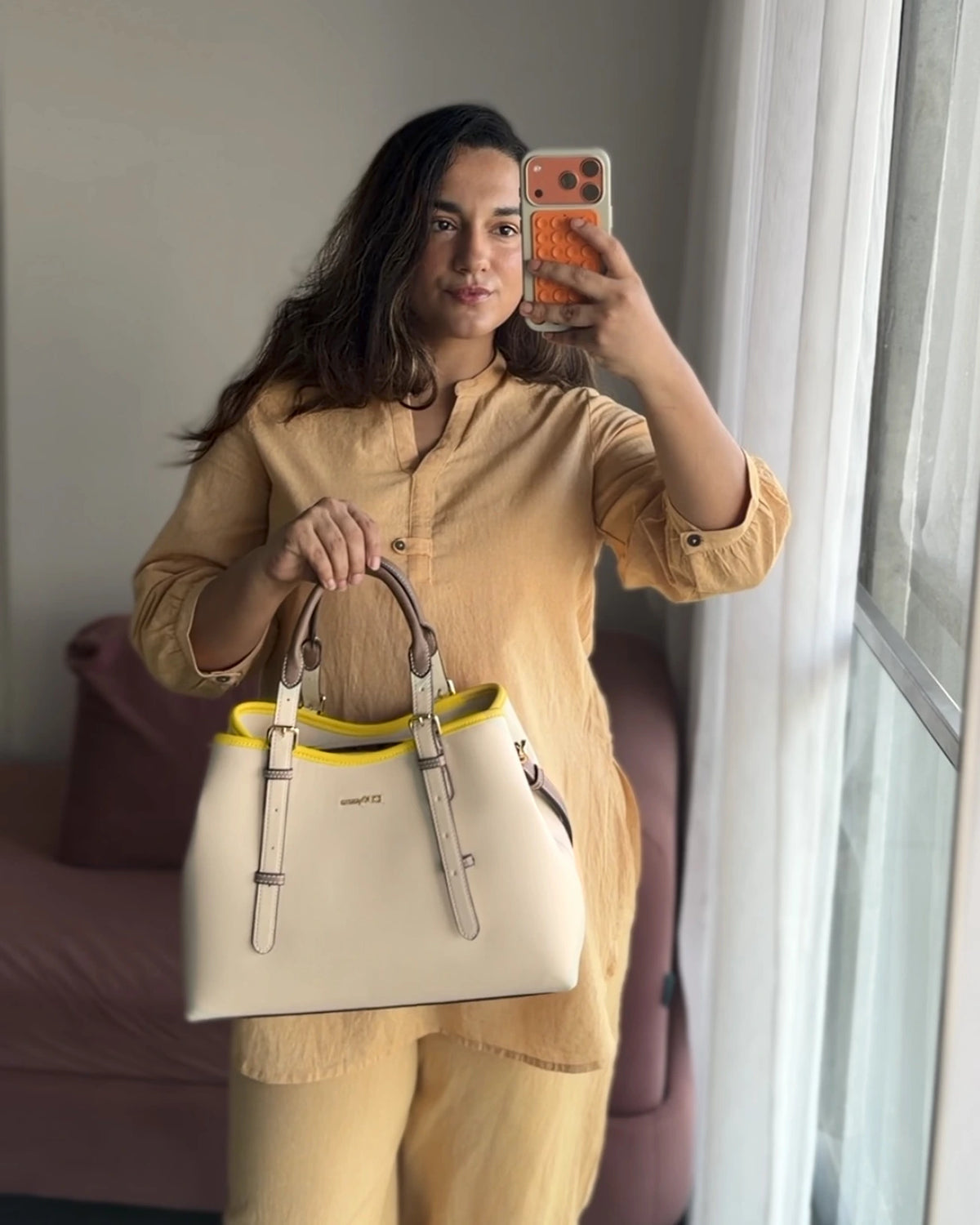 Dawn Tote Bag Beige Influencer 02