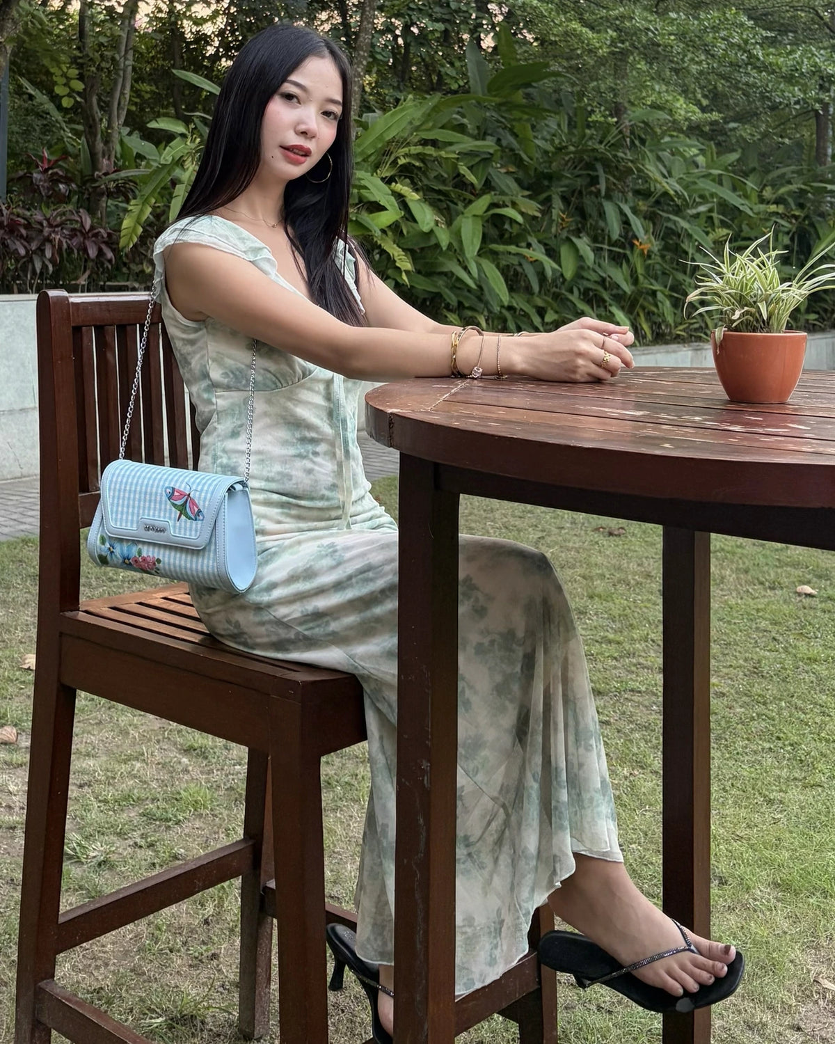 Flutter Clutch Bag Sky Blue Influencer 01