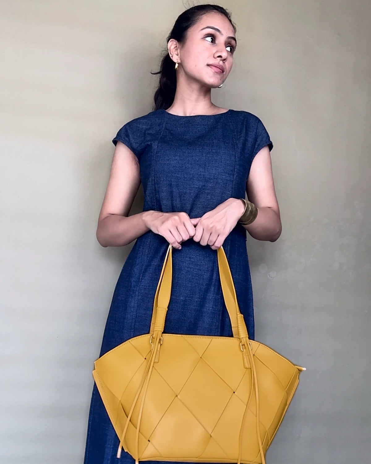 Noa Shoulder Bag Mustard Influencer 01