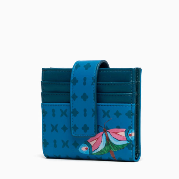 Slim and lightweight, with room for cards, notes and everyday essentials.