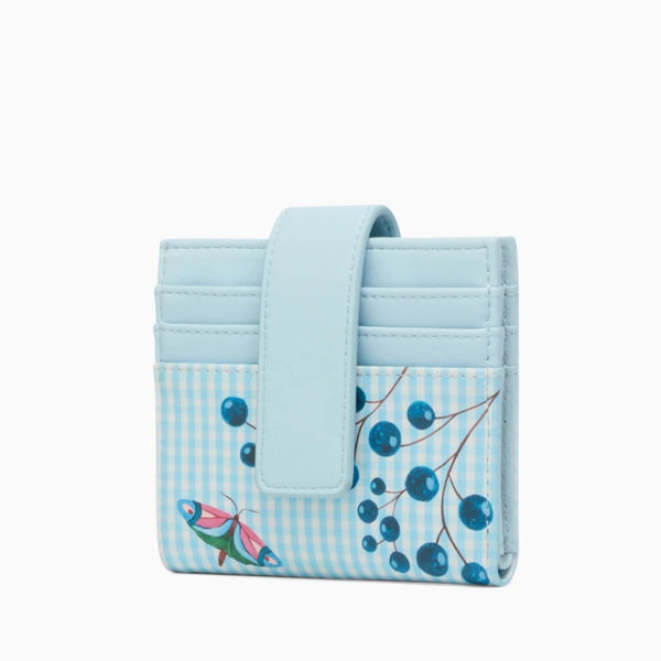 Slim and lightweight, with room for cards, notes and everyday essentials.