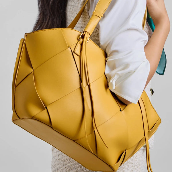 Long shoulder handles make it easy to carry comfortably through a full day.