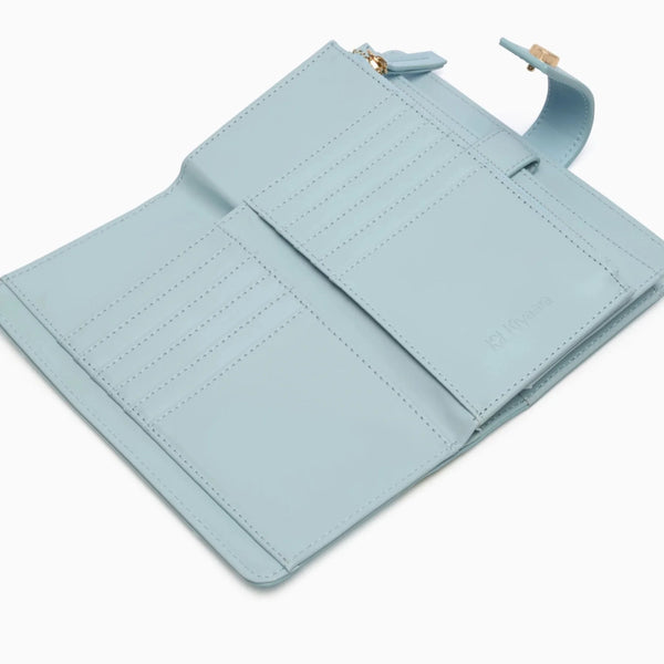 Ten card slots and three organised compartments keep everything in its place.